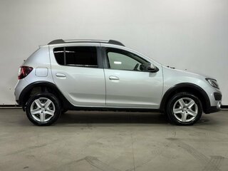 2017 Renault Sandero Stepway II, серый, 999000 рублей, вид 4