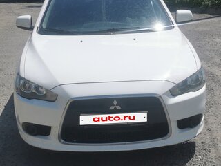 2013 Mitsubishi Lancer X Рестайлинг, белый, 950000 рублей, вид 3