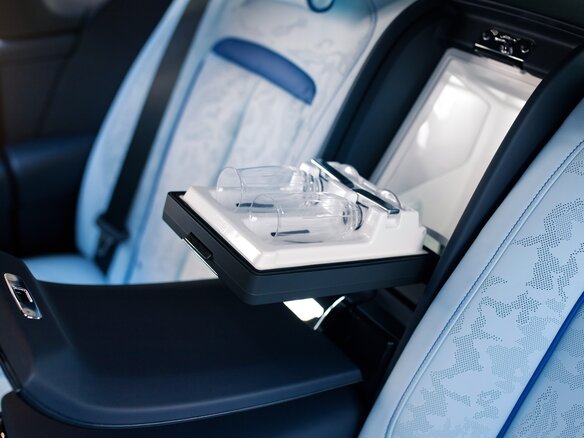 2024 Rolls-Royce Cullinan Black Badge I (Series I), синий, 79000000 рублей - вид 17