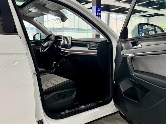 2023 Volkswagen Tayron I Рестайлинг, белый - вид 8