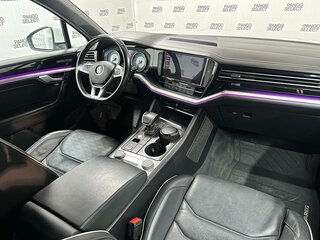 2018 Volkswagen Touareg III, белый, 3875000 рублей, вид 3
