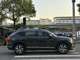 2022 Volkswagen Tayron I, чёрный, 2250000 рублей, вид 5