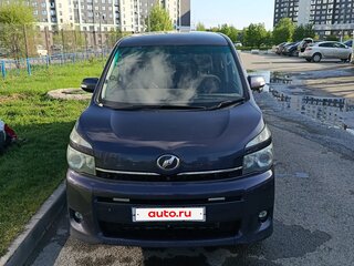 2010 Toyota Voxy II (R70), фиолетовый, 1380000 рублей, вид 1