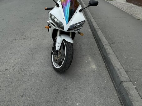 2005 Yamaha YZF-R1, белый, 470000 рублей, вид 2