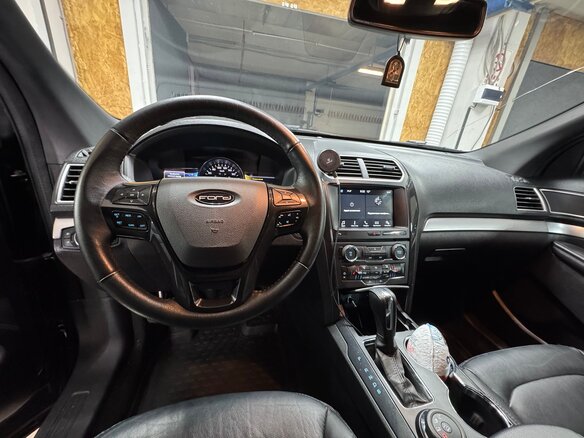 2017 Ford Explorer V Рестайлинг, чёрный, 3250000 рублей - вид 9