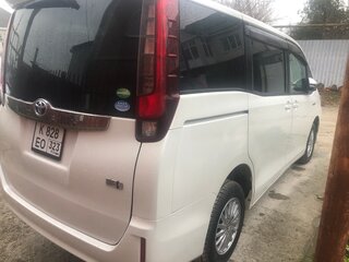 2014 Toyota Noah III (R80), белый, 1860000 рублей, вид 3