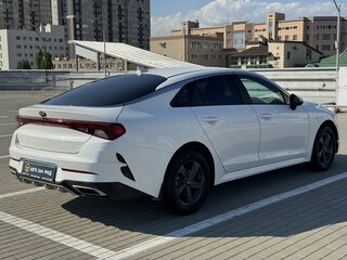 2021 Kia K5 III, белый, 1510000 рублей, вид 3