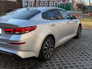 2019 Kia Optima IV Рестайлинг, серебристый, 1950000 рублей, вид 5