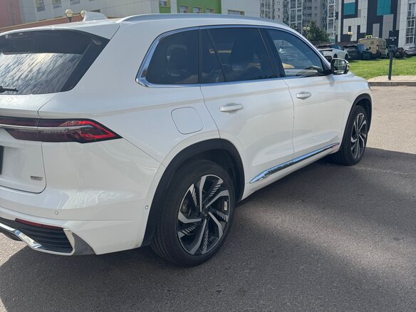 2023 Geely Monjaro I, белый, 3005000 рублей - вид 2