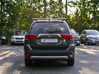 2018 Mitsubishi Outlander III Рестайлинг 2, серый, 1393000 рублей, вид 4