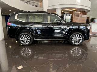 2025 Toyota Land Cruiser 300 Series, чёрный, 15900000 рублей, вид 4