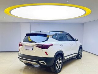 2022 Kia KX3, белый, 1475009 рублей, вид 3
