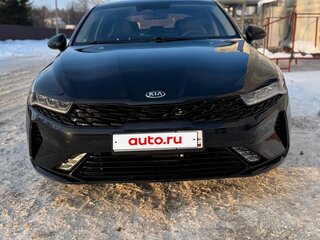 2020 Kia K5 III, чёрный, 3400000 рублей, вид 1