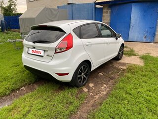 2016 Ford Fiesta Mk6 Рестайлинг, белый, 790000 рублей, вид 3