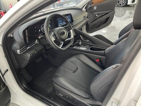 2022 Hyundai Elantra VII (CN7), белый, 1690000 рублей, вид 4
