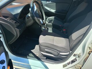 2012 Hyundai Solaris I, белый, 780000 рублей, вид 5