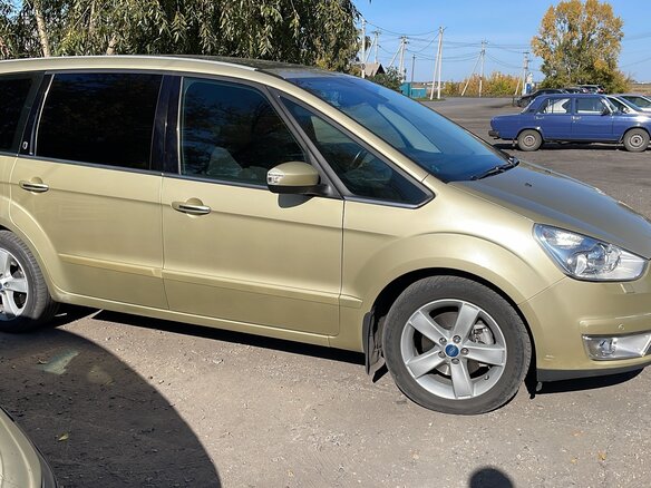 2006 Ford Galaxy II, золотистый, 1200000 рублей - вид 2