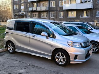 2013 Honda Freed Spike I Рестайлинг, серебристый, 999000 рублей, вид 1