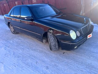 2000 Mercedes-Benz E-Класс 240 II (W210, S210) Рестайлинг, чёрный, 650000 рублей, вид 2