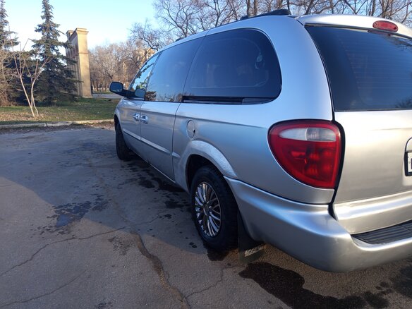 2001 Dodge Caravan Grand IV, серебристый, 600000 рублей - вид 3