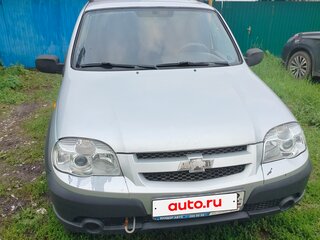 2010 Chevrolet Niva I Рестайлинг, серебристый, 420000 рублей, вид 1