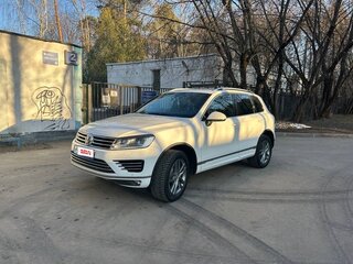 2016 Volkswagen Touareg II Рестайлинг, белый, 2700000 рублей, вид 1