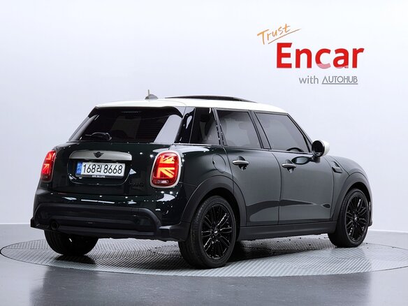 2022 Mini Hatch Cooper III (F55/F56) Рестайлинг 2, зелёный, 2000000 рублей - вид 2