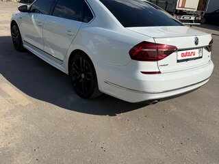 2016 Volkswagen Passat (North America and China) I Рестайлинг, белый, 1700000 рублей, вид 3