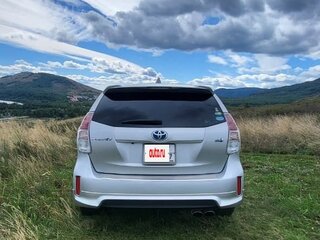 2018 Toyota Prius Alpha I (ZVW40/41) Рестайлинг, серебристый, 1600000 рублей, вид 2