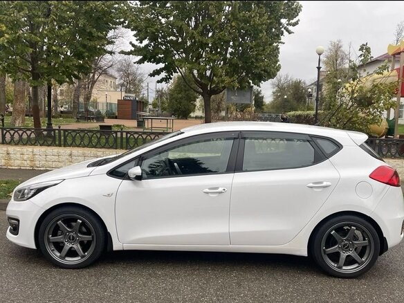 2016 Kia Ceed II Рестайлинг, белый, 1050000 рублей - вид 13