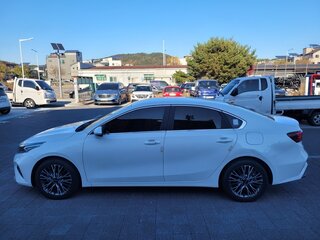 2022 Kia K3 II Рестайлинг, белый, 1499000 рублей, вид 2