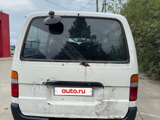 2001 Toyota HiAce H100, белый, 460000 рублей, вид 5