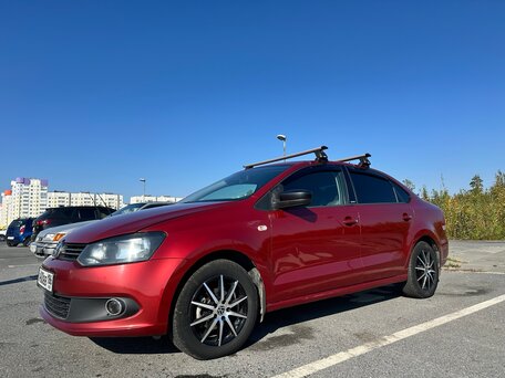2014 Volkswagen Polo V, красный, 820000 рублей, вид 1