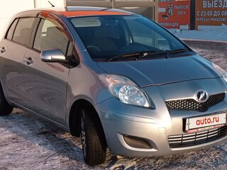 2009 Toyota Vitz II (XP90), серый, 655000 рублей, вид 2
