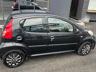 2009 Peugeot 107 I Рестайлинг, чёрный, 400000 рублей, вид 5