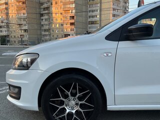 2018 Volkswagen Polo V Рестайлинг, белый, 1225000 рублей, вид 3