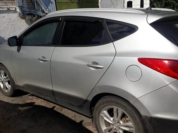 2010 Hyundai ix35 I, серебристый, 1200050 рублей - вид 3