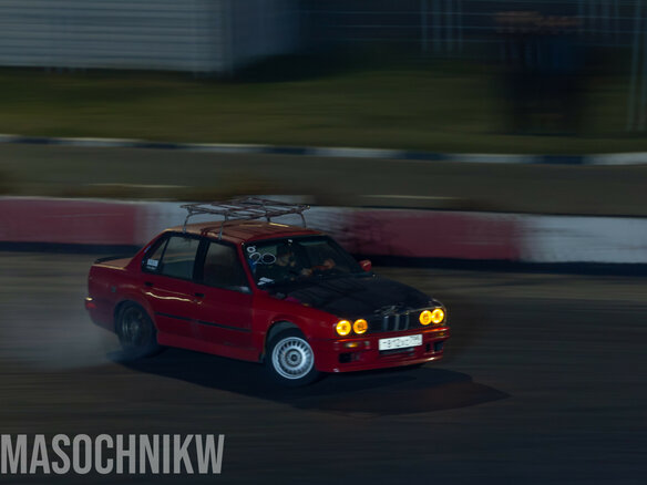 1988 BMW 3 серии 318i II (E30), красный, 550000 рублей - вид 3