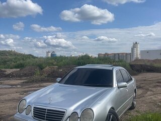 1999 Mercedes-Benz E-Класс 200 II (W210, S210), серебристый, 520000 рублей, вид 2