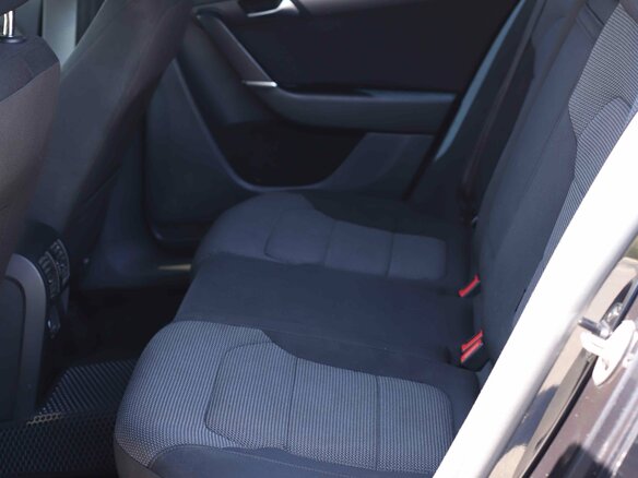 2014 Volkswagen Passat B7, чёрный, 1125823 рублей - вид 16