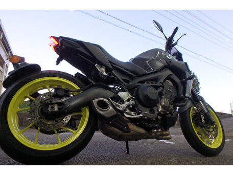2017 Yamaha MT-09 (FZ-09), серый, 860000 рублей, вид 4