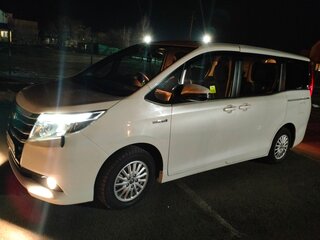 2015 Toyota Noah III (R80), белый, 2400000 рублей, вид 5