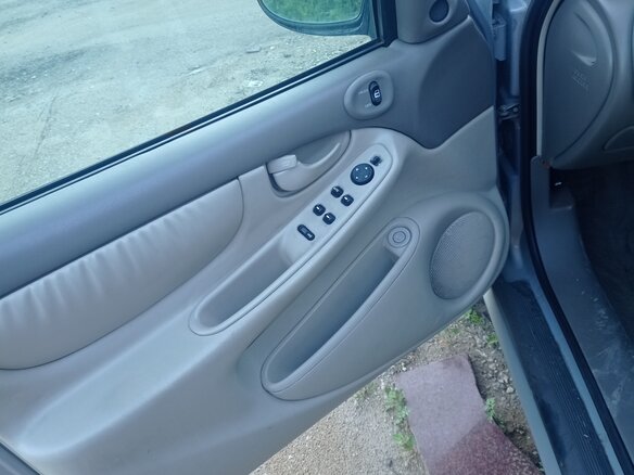 1999 Chevrolet Alero, серебристый, 400000 рублей - вид 17