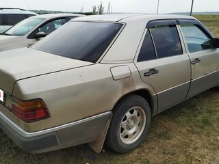 1990 Mercedes-Benz W124 250, коричневый, 400000 рублей, вид 5