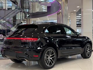2025 Porsche Macan I Рестайлинг 2, чёрный, 11495000 рублей, вид 4