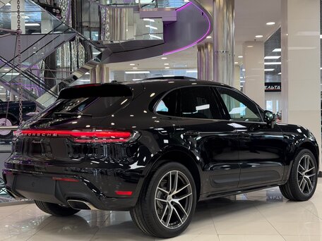 2025 Porsche Macan I Рестайлинг 2, чёрный, 11495000 рублей, вид 4
