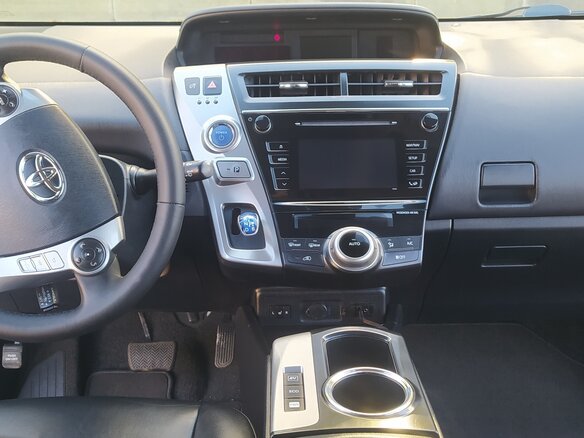 2019 Toyota Prius v (+) I Рестайлинг (ZVW40/41), белый, 2490000 рублей - вид 16