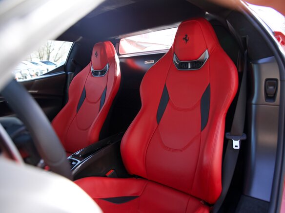 2023 Ferrari 296 GTB, красный, 34750000 рублей - вид 32
