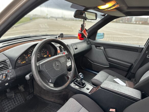 1994 Mercedes-Benz C-Класс 200 I (W202), золотистый - вид 9