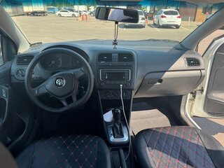 2018 Volkswagen Polo V Рестайлинг, белый, 820000 рублей, вид 5